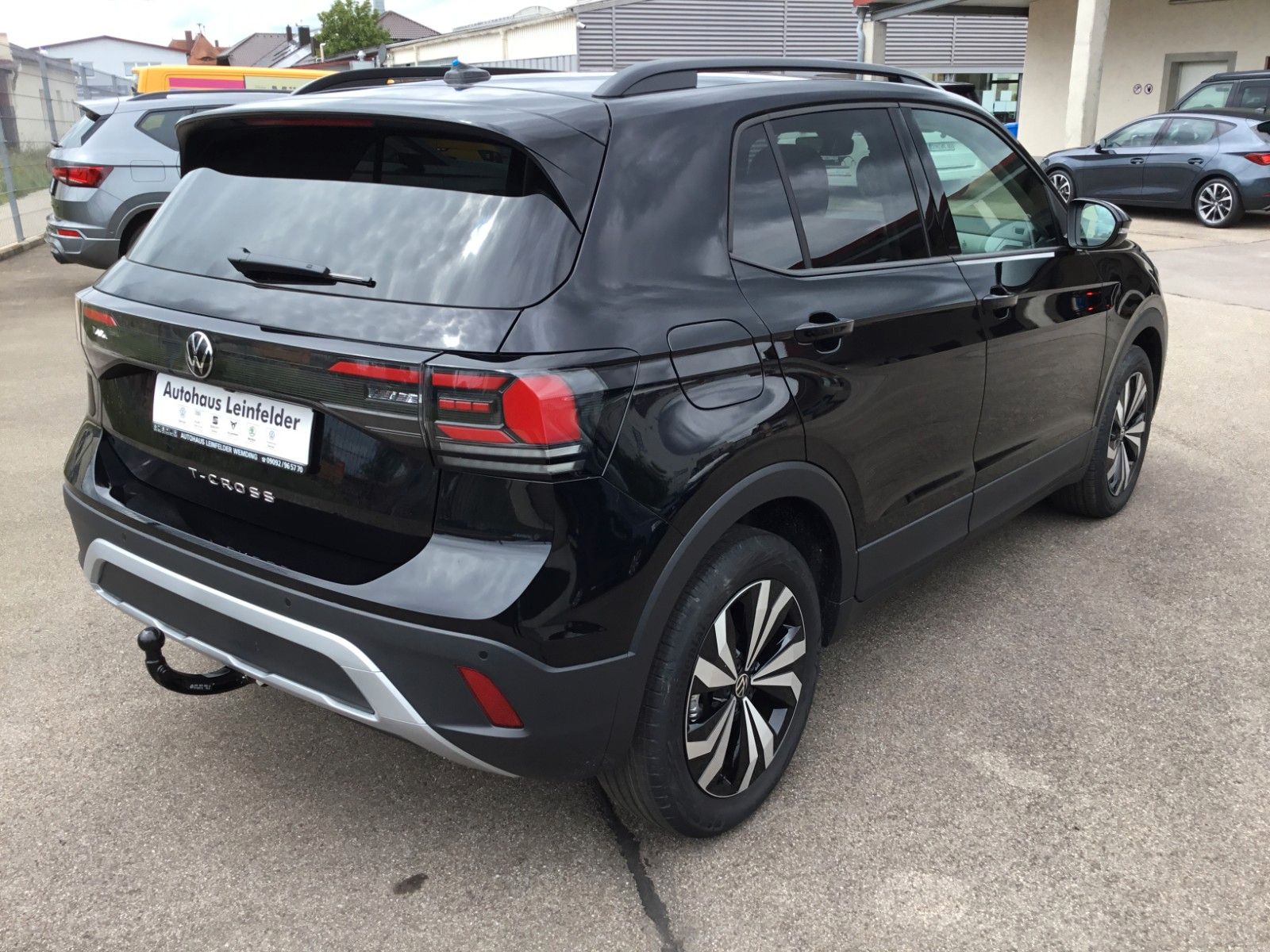 Fahrzeugabbildung Volkswagen T-Cross 1.5 TSI DSG Life+AHK+17"+LED+AppConnect