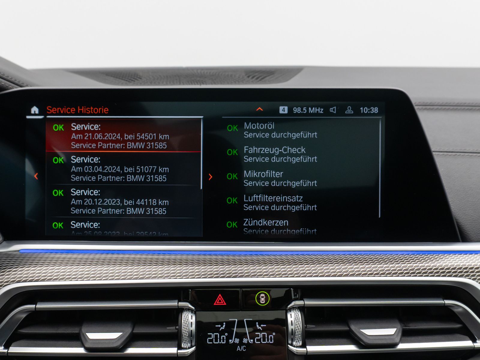 Fahrzeugabbildung BMW X5 M50i Panorama 360° DAB H/K AHK Komfort 22Zoll