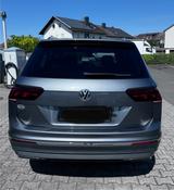 Volkswagen Tiguan Allspace 2.0 TSI OPF 162kW DSG 4MOTIO... - Volkswagen Tiguan Allspace mit Benzin-Antrieb: Grau, Panorama-Dach