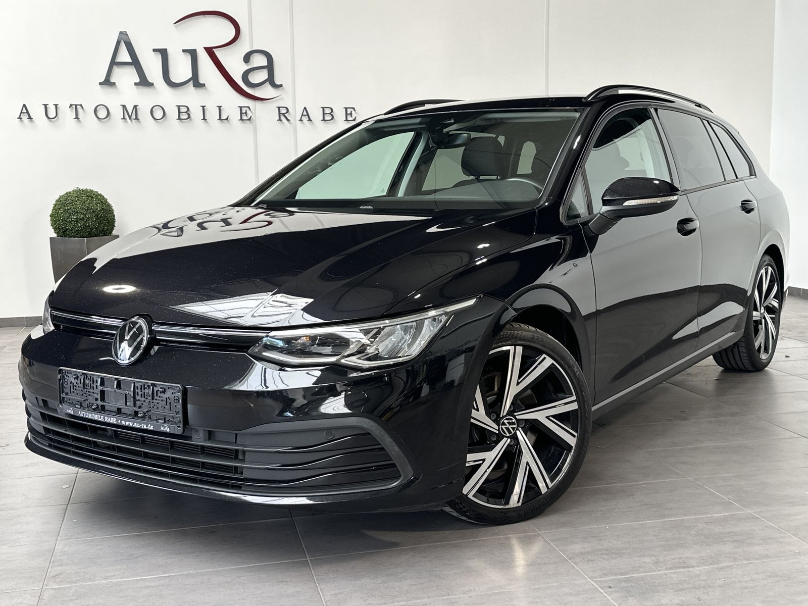 Fahrzeugabbildung Volkswagen Golf Variant 2.0 TDI DSG Life LED+ACC+SHZ+VCOCK