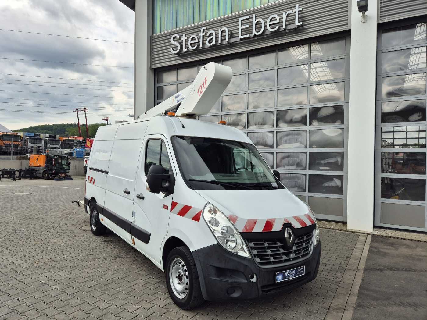 Fahrzeugabbildung Renault Master 2.3 dCi / France Elevateur 121FT, 12m