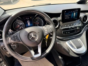 Mercedes V 220 - 7