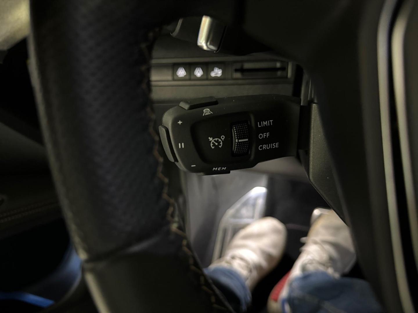 Peugeot 3008 GT 130 Leder Panoramadach Parklenkassistent