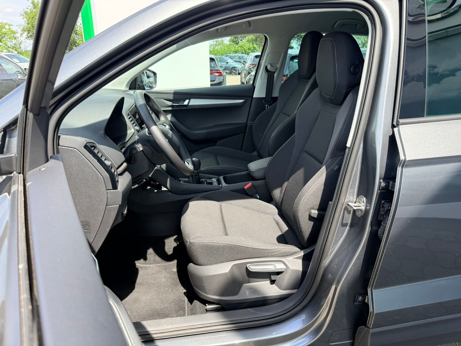 Fahrzeugabbildung SKODA Karoq Tour 115PS 6-Gang*AHK*RFK*eHeck