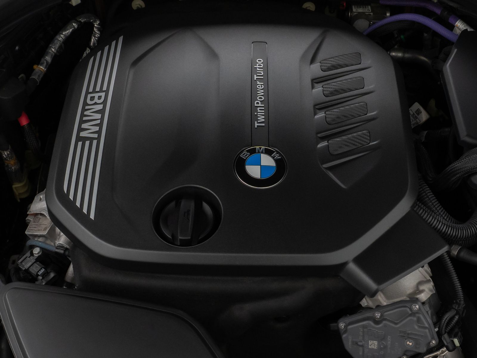 Fahrzeugabbildung BMW 520d Kamera HUD DAB CockPitPro Sitzhzg Alarm LED