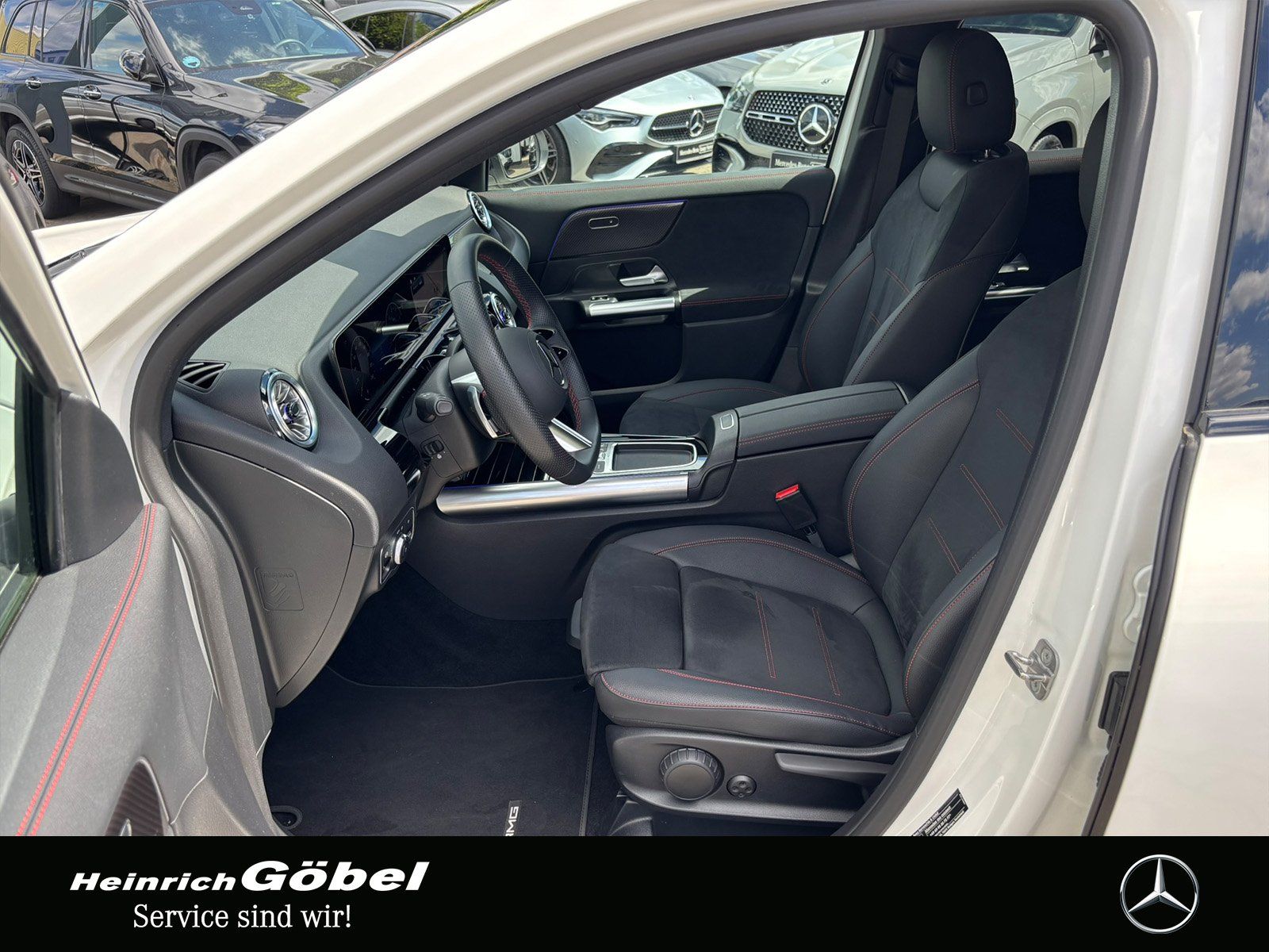 Fahrzeugabbildung Mercedes-Benz GLA 200 AMG*PANO*AHK*APPLE-CARP*360°KA*DISTRONIC