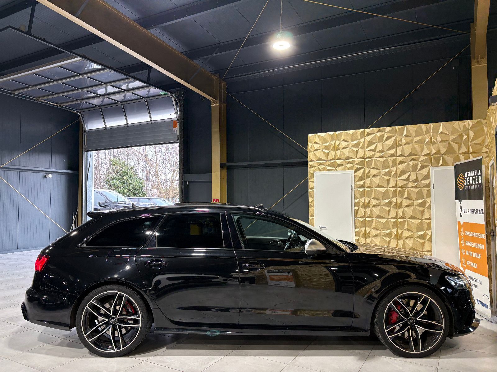 Fahrzeugabbildung Audi RS6 Avant 4.0 TFSI quattro performance/RAUTE/360
