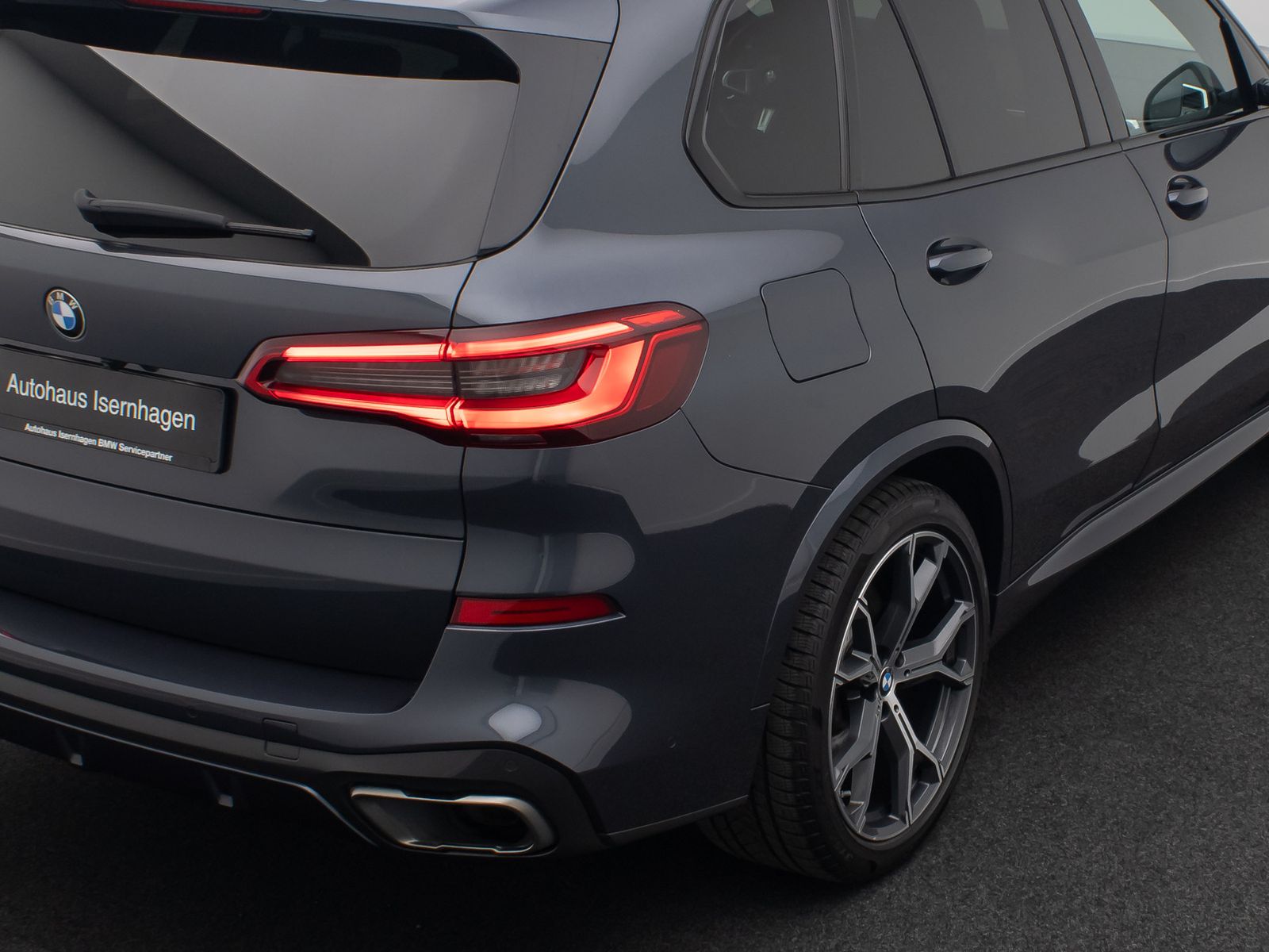 Fahrzeugabbildung BMW X5 M50d Panorama H/K 360° AHK Komfort HUD DAB