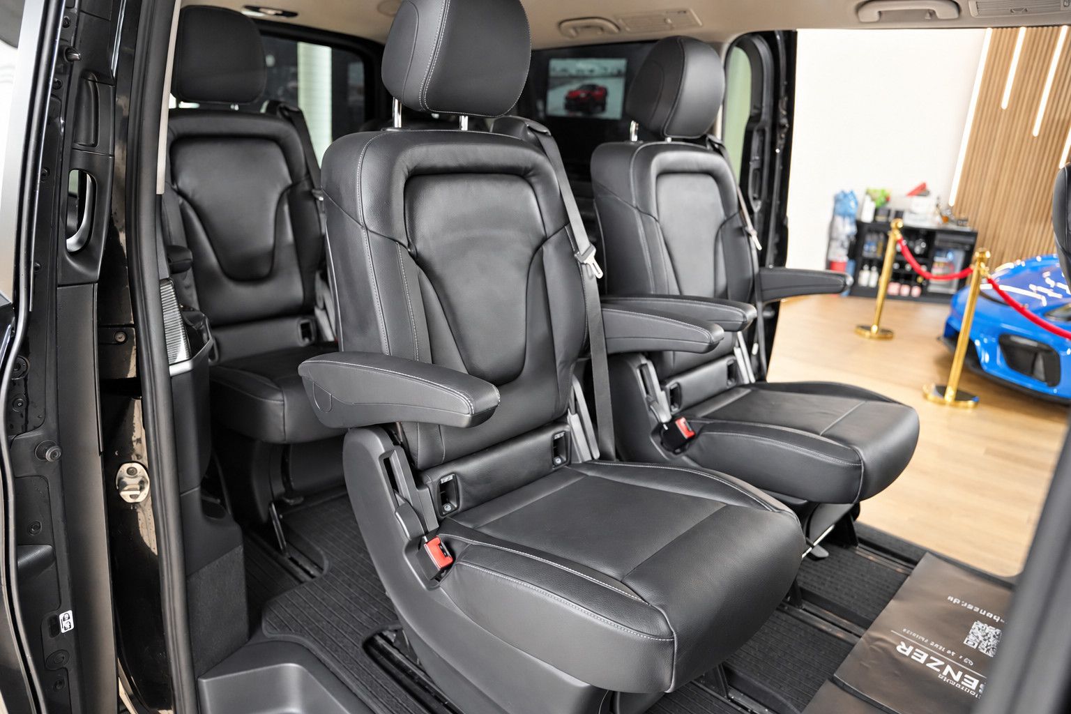 Fahrzeugabbildung Mercedes-Benz V 300d lang *Burmester*360°KAM*6-Sitz*SHZ*Navi
