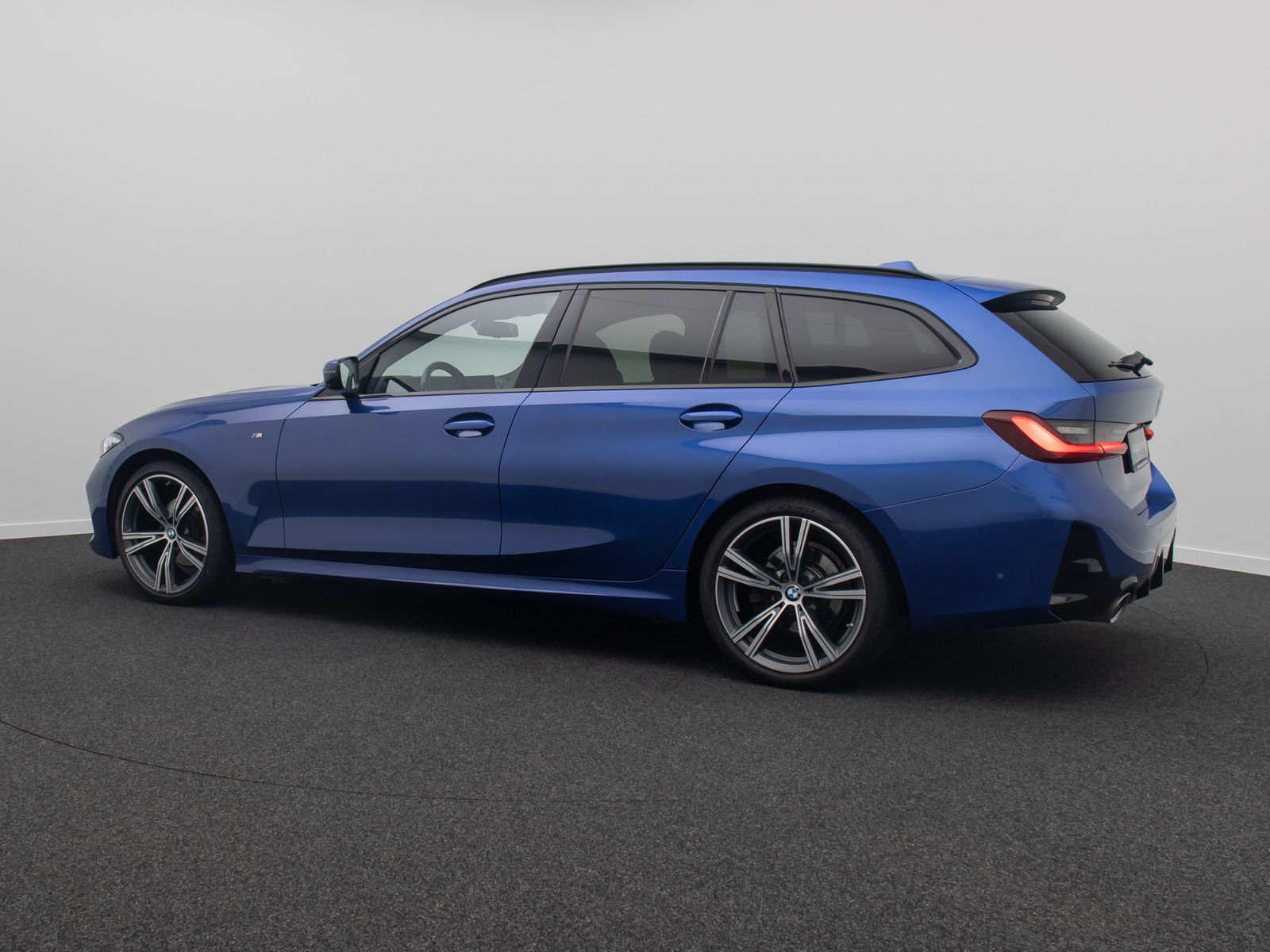 Fahrzeugabbildung BMW 320d xD M Sport 360° HUD DAB AHK Alarm Panorama