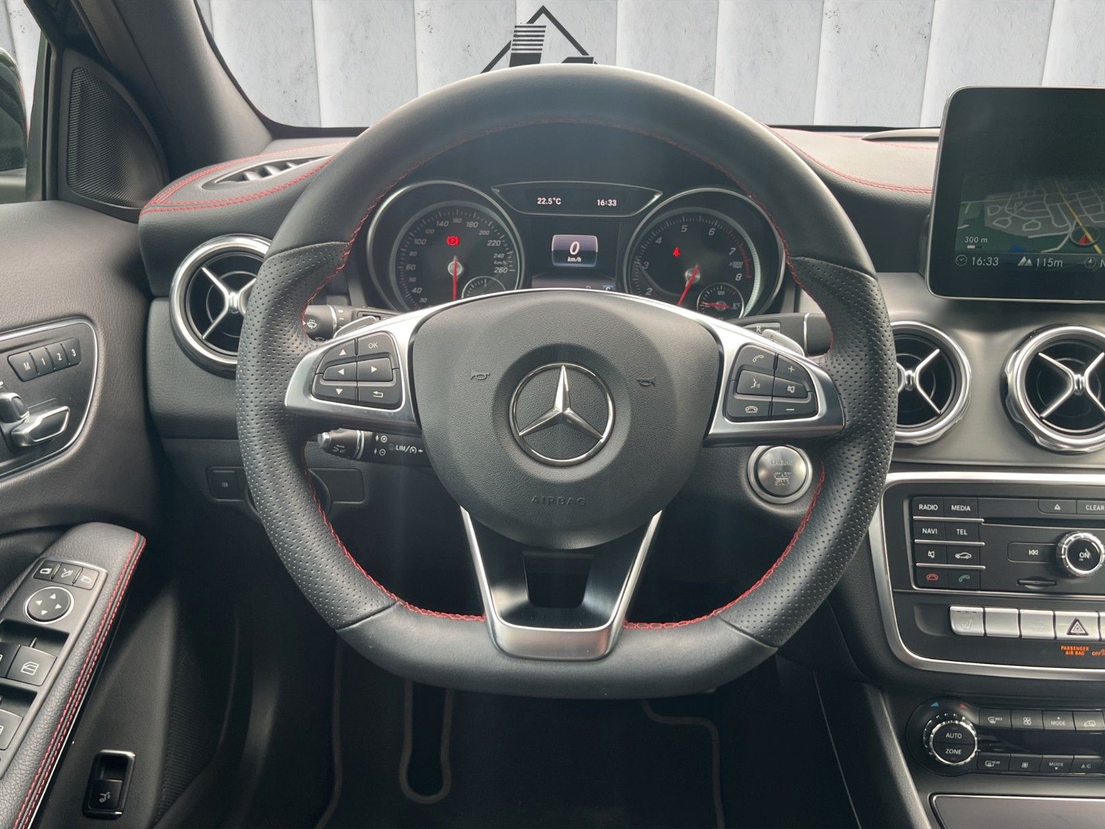 Fahrzeugabbildung Mercedes-Benz GLA 180 AMG Line*Night-Paket*Kamera*LED*SHZ**