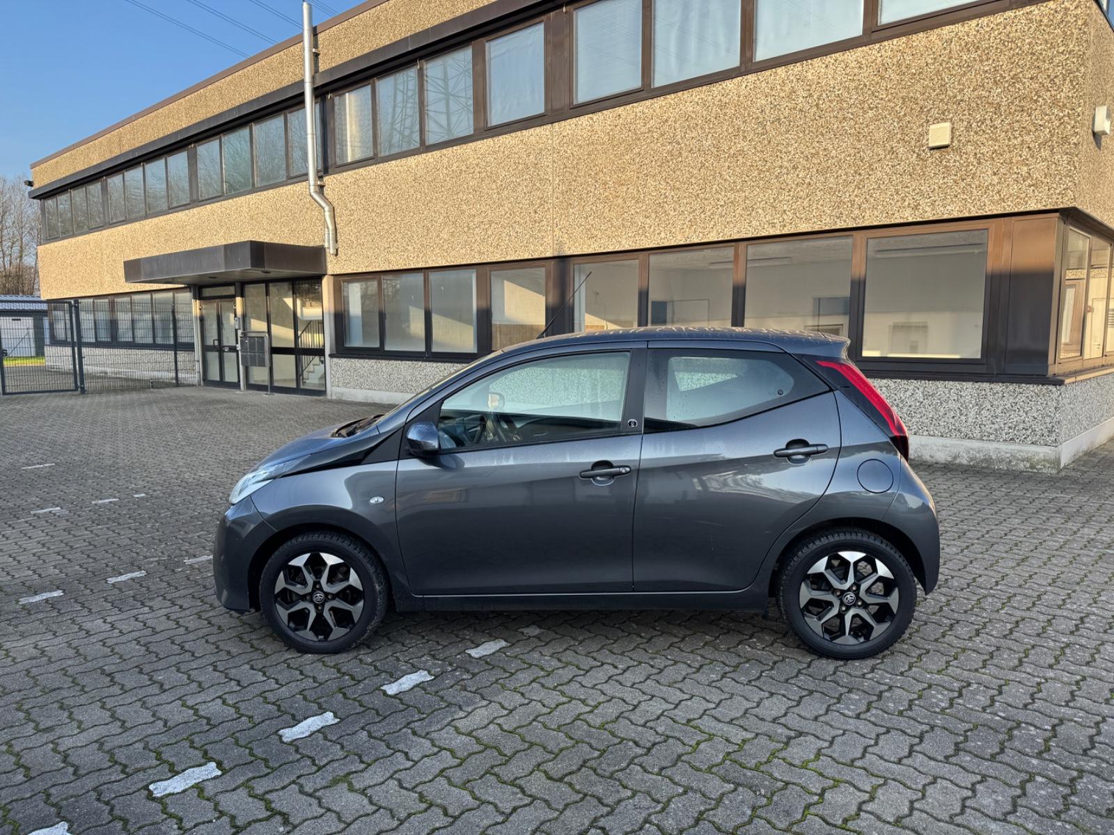Toyota Aygo AYGO x-play Team D