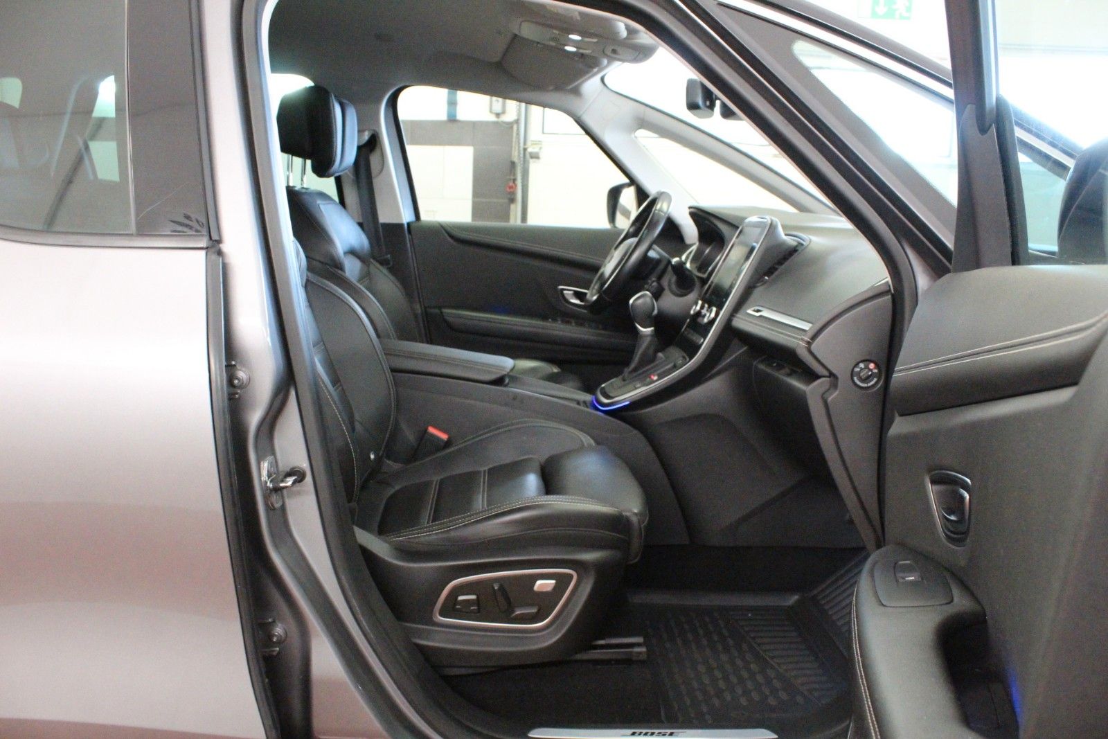 Fahrzeugabbildung Renault Scenic dCi 160 EDC Bose Edition*AHK*Winter
