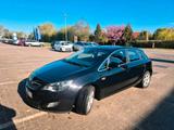 Opel opel astra J - Opel Astra mit Benzin-Antrieb: Kleinwagen, Automatik