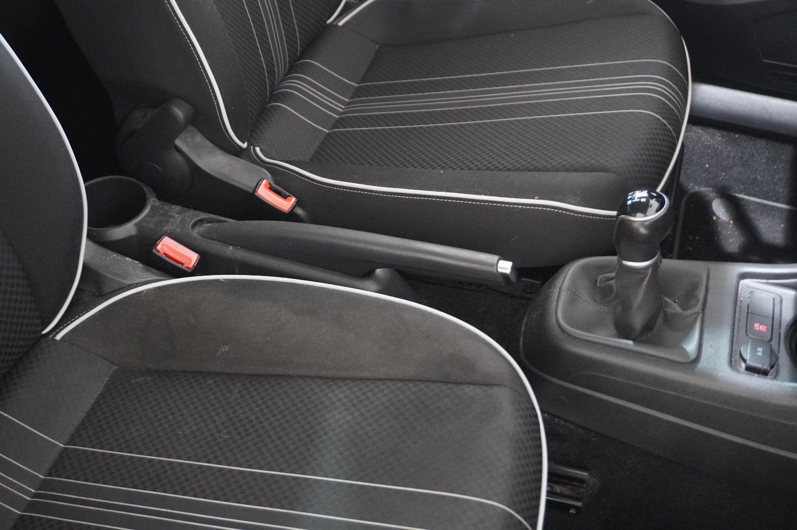 Fahrzeugabbildung SEAT Mii 1.0 SPORT 5-TÜR KLIMA/ALU/CD/AUX/NEBEL/TÜV
