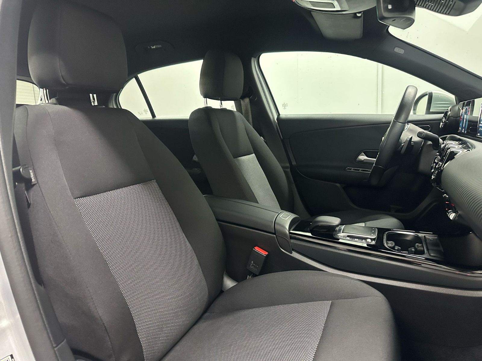 Fahrzeugabbildung Mercedes-Benz A 200 d DCT *DISTRO*AHK*LED*NAVI*BUSINESS*SH