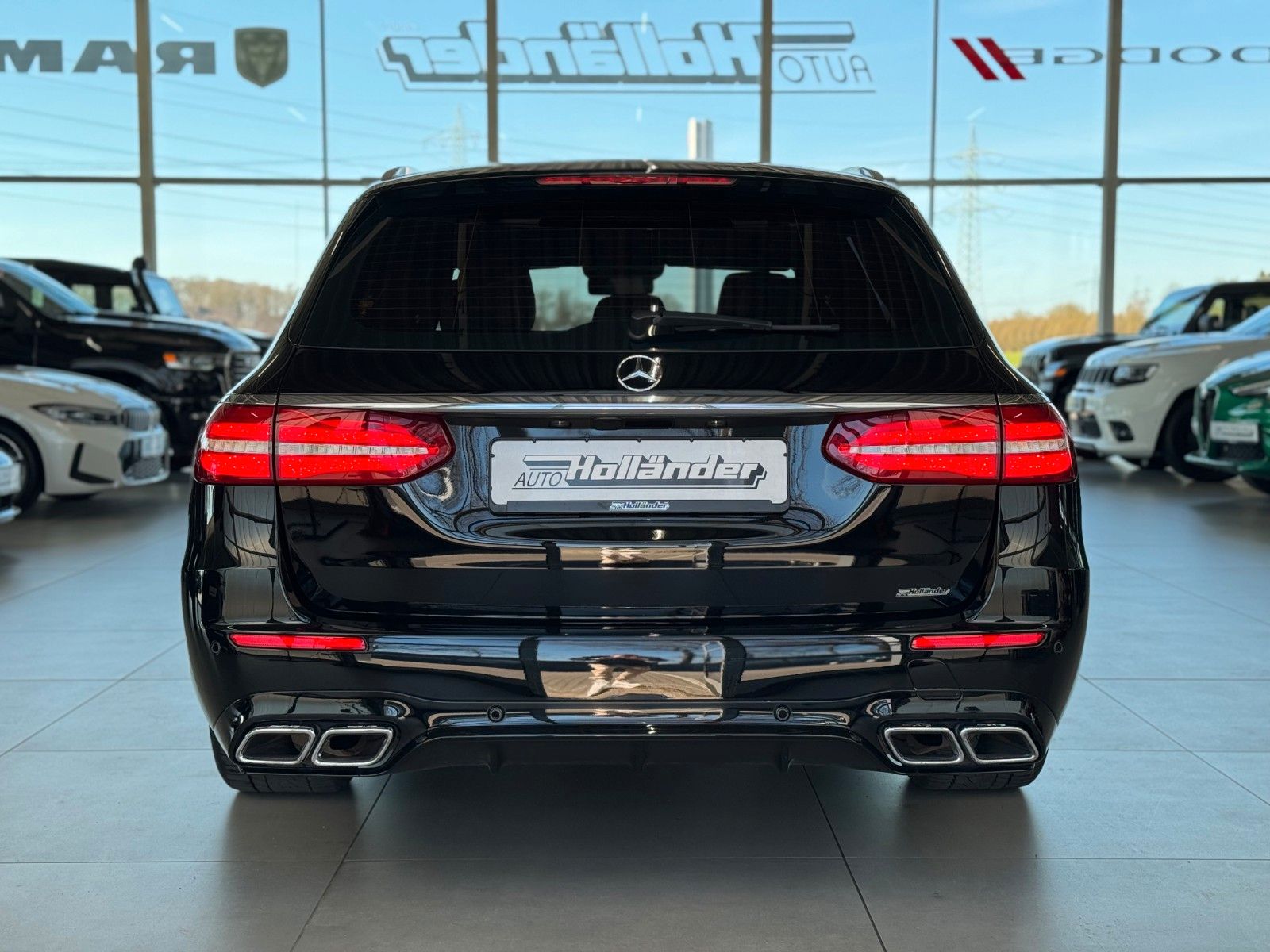 Fahrzeugabbildung Mercedes-Benz E 63 AMG T-Modell 4Matic Burmester VOLL