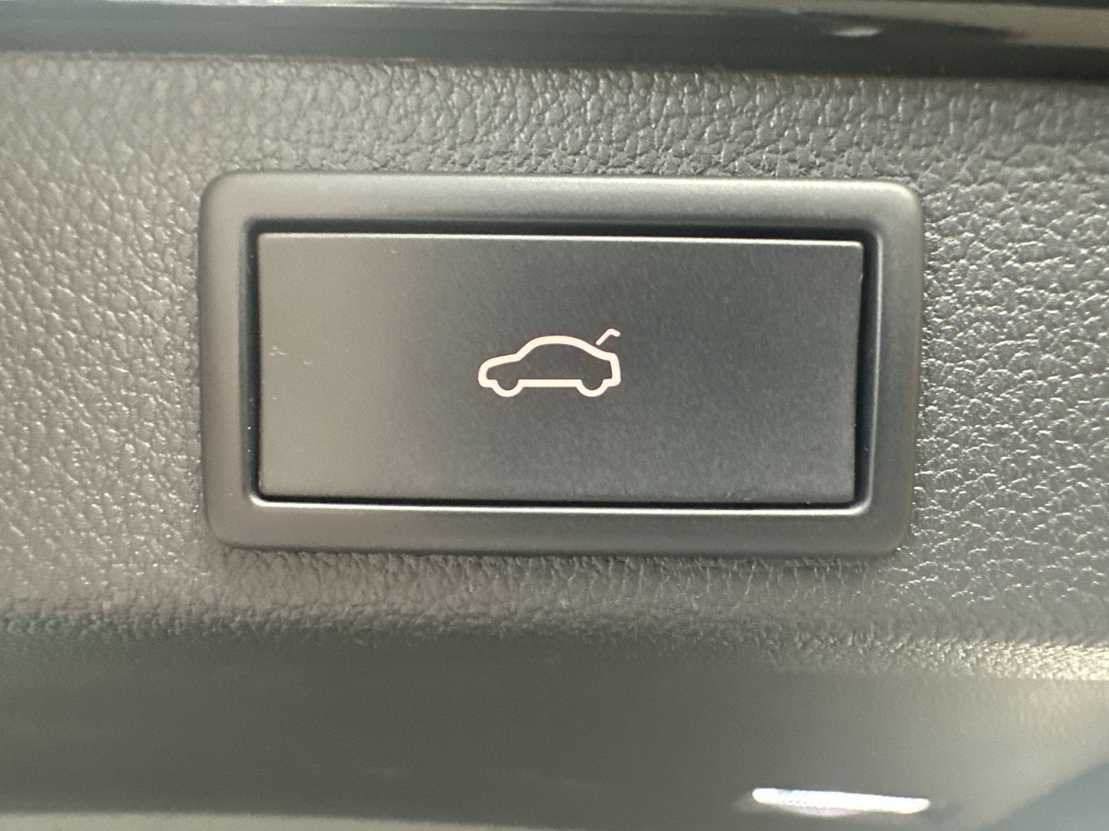Fahrzeugabbildung SKODA Superb 2.0 TDI DSG Style NAV+MATRIX+AHK+ACC+VC