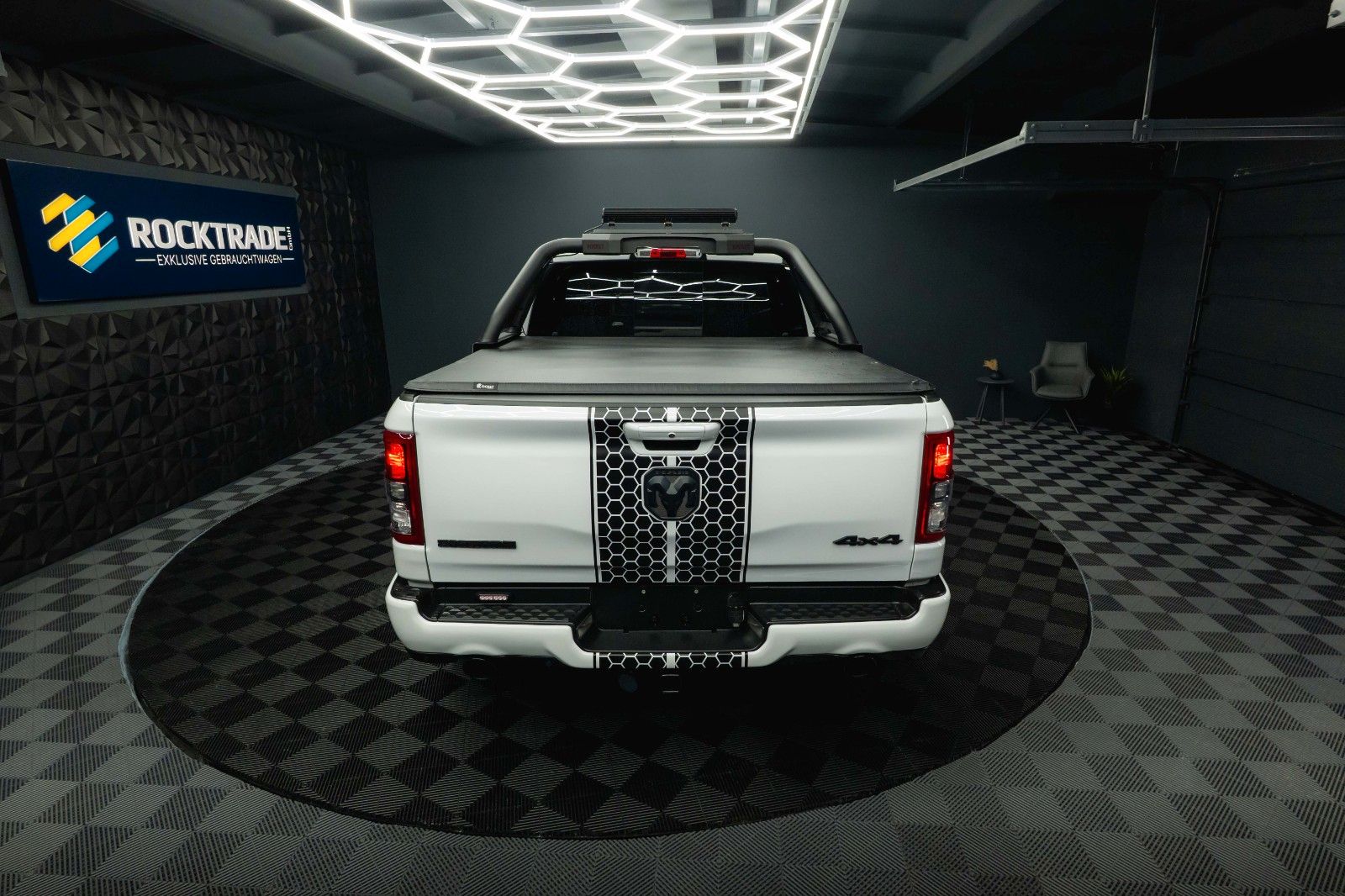 Fahrzeugabbildung Dodge RAM 5.7 V8 HEMI 4x4 OFFROAD Night-Paket *LED*