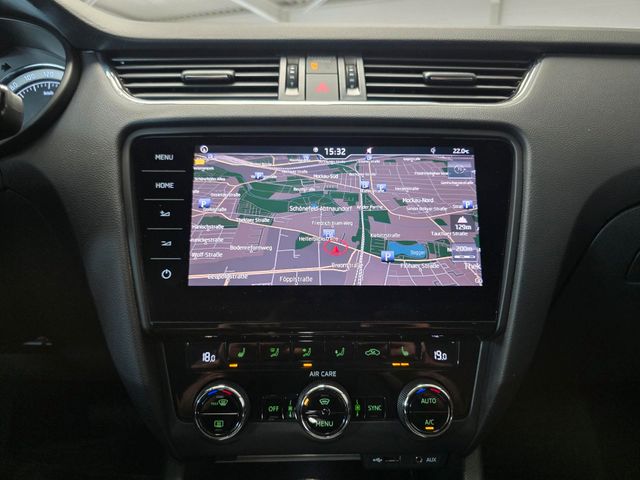 SKODA Octavia — Foto 19