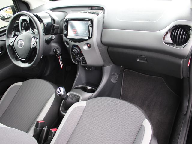 Aygo 1.0 x-Play Kamera*Ganzjahresreifen