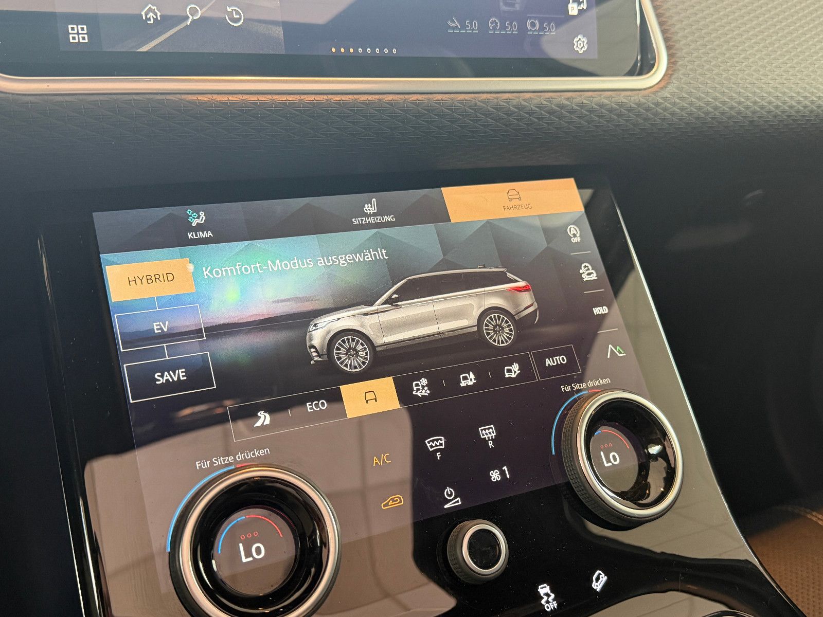 Fahrzeugabbildung Land Rover Range Rover Velar Hybrid S P400e /PANO/MERIDIAN/