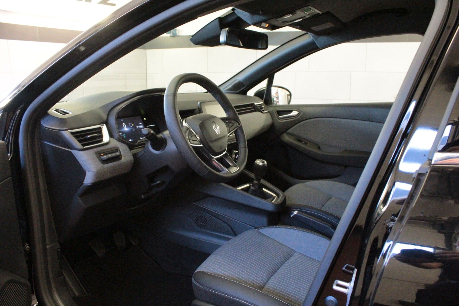 Fahrzeugabbildung Renault Clio TCe 90 Techno *Winter-*&*Look-Paket*