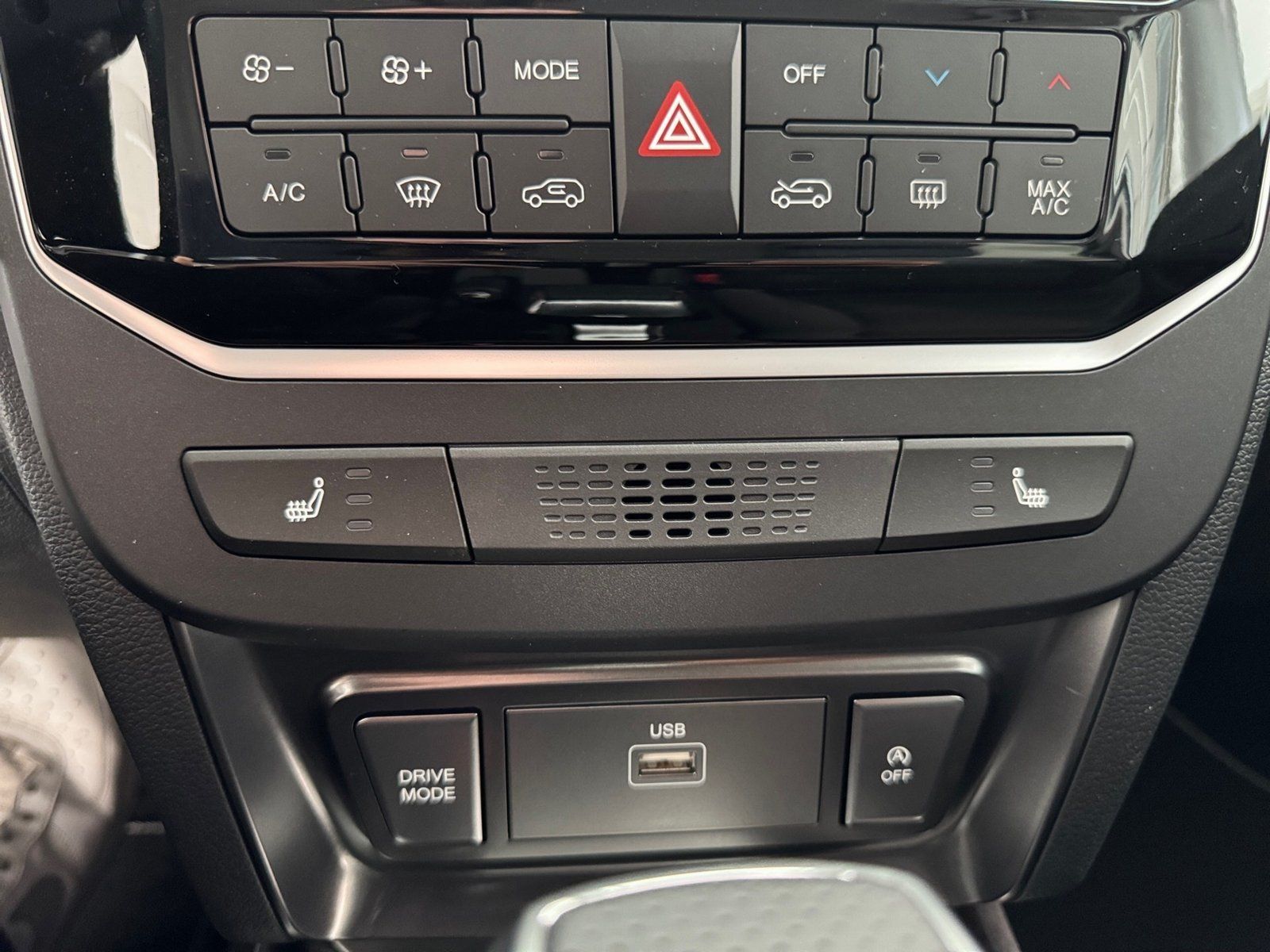 Fahrzeugabbildung KGM Tivoli NOMAD Automatik*Navi*Kamera*Sitzheizung