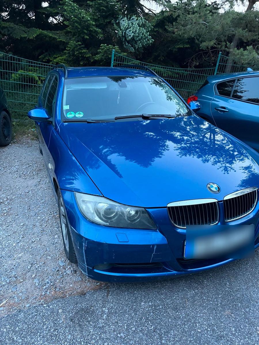 BMW 318 2007 — вигляд ззаду
