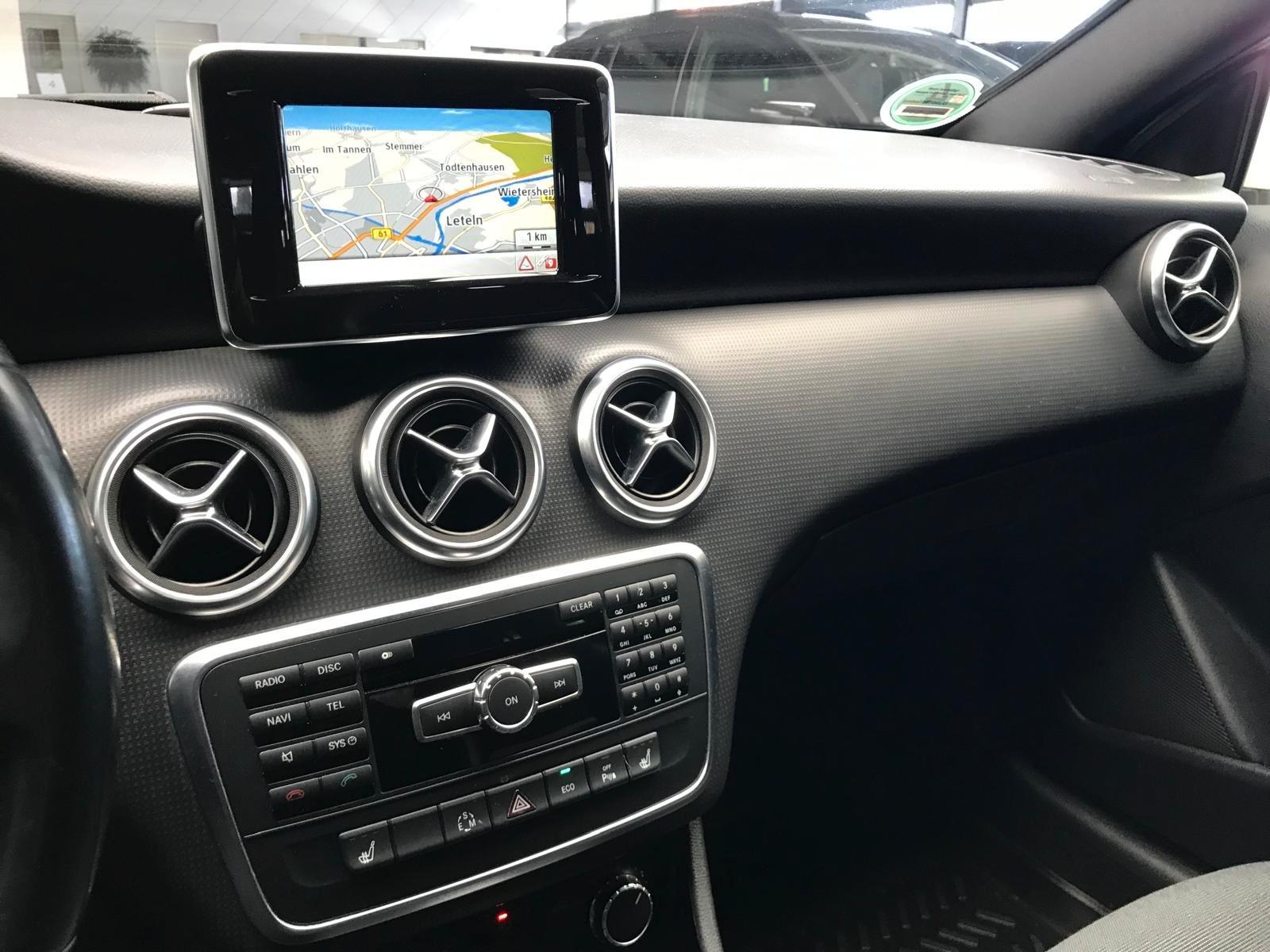 Mercedes-Benz A 250  BlueEfficiency/ Harman-Kardon/Xenon/Navi