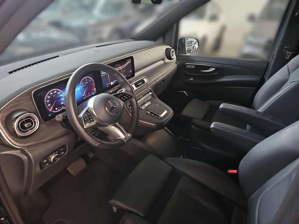 Fahrzeugabbildung Mercedes-Benz V 300 AVG extralang 4x4 7 Sitze 2,5t AHK Sound