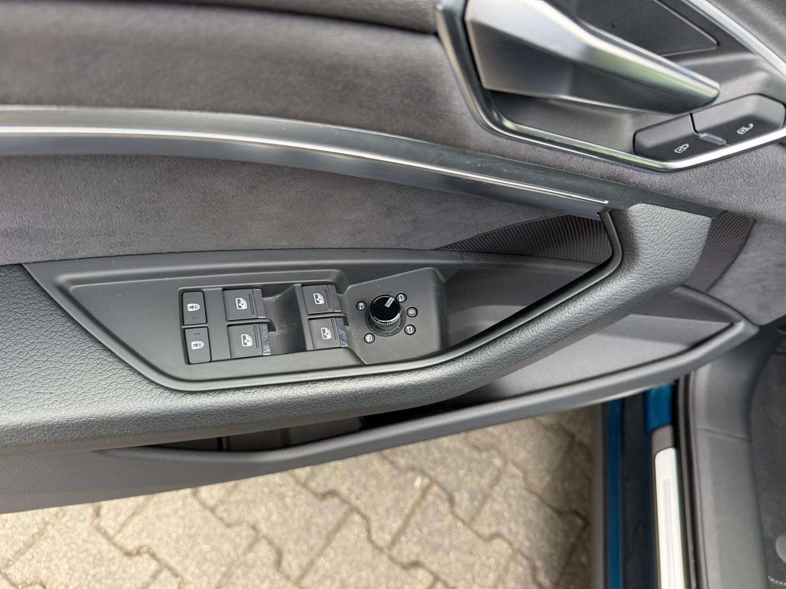 Fahrzeugabbildung Audi e-tron 50 QUATT S LINE 20"+LEDER+LUFT+ACC+KAM+