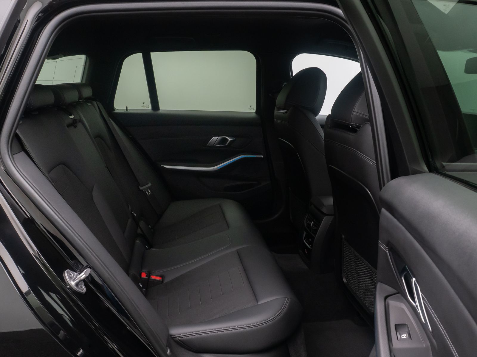 Fahrzeugabbildung BMW 318d Kamera DAB HiFi Leder Sport LED 18Zoll