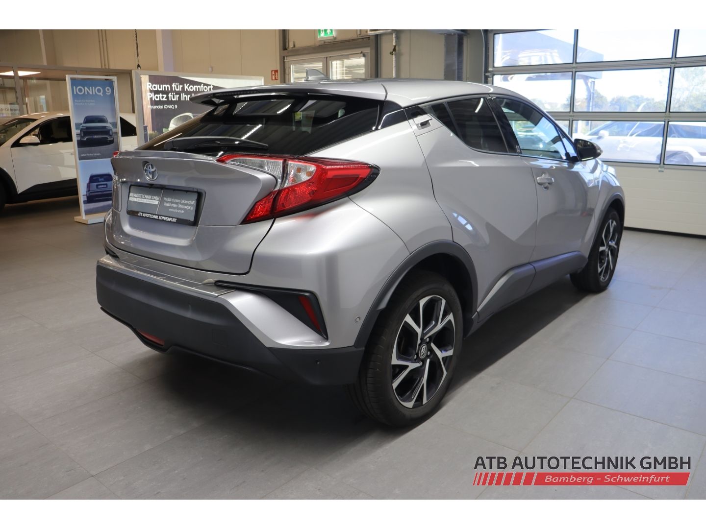 Fahrzeugabbildung Toyota C-HR Team D 1.2l Turbo Navi ACC DAB SHZ LenkradH
