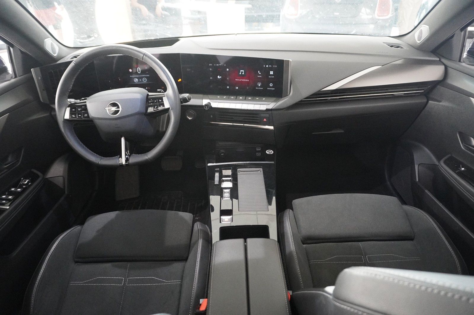 Fahrzeugabbildung Opel Astra L Lim. 1.2T GS LINE NAVI/LED/360°/PANO/DAB