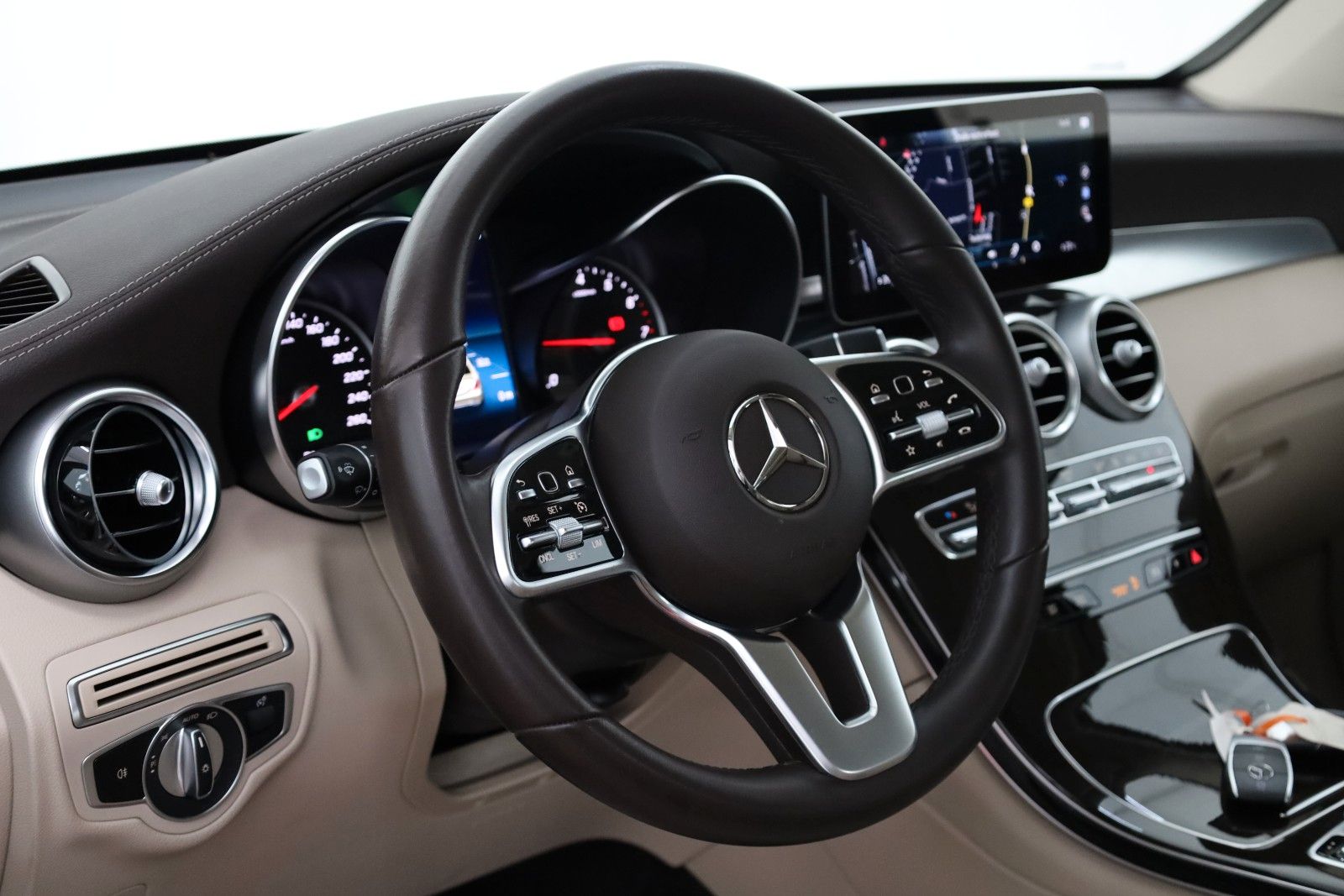 Fahrzeugabbildung Mercedes-Benz GLC 300e 4M Coupe,Sitzlüftung,Leder,Navi,Kamera