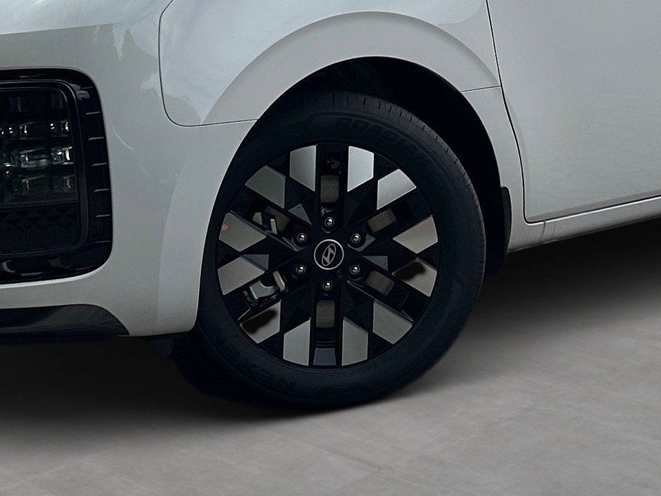 Fahrzeugabbildung Hyundai STARIA HEV 7SITZER 1.6T 6AT SIGNATURE PANO BOSE+