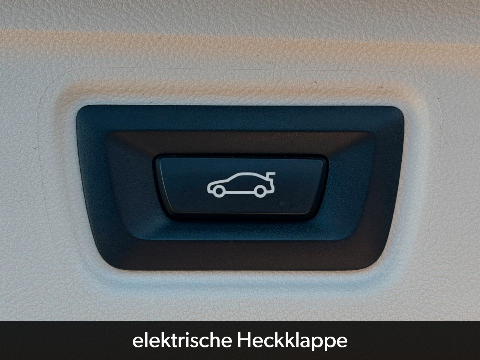 Fahrzeugabbildung BMW 330i Touring LEDER AKUSTIK PANO LED HiFi CarPlay