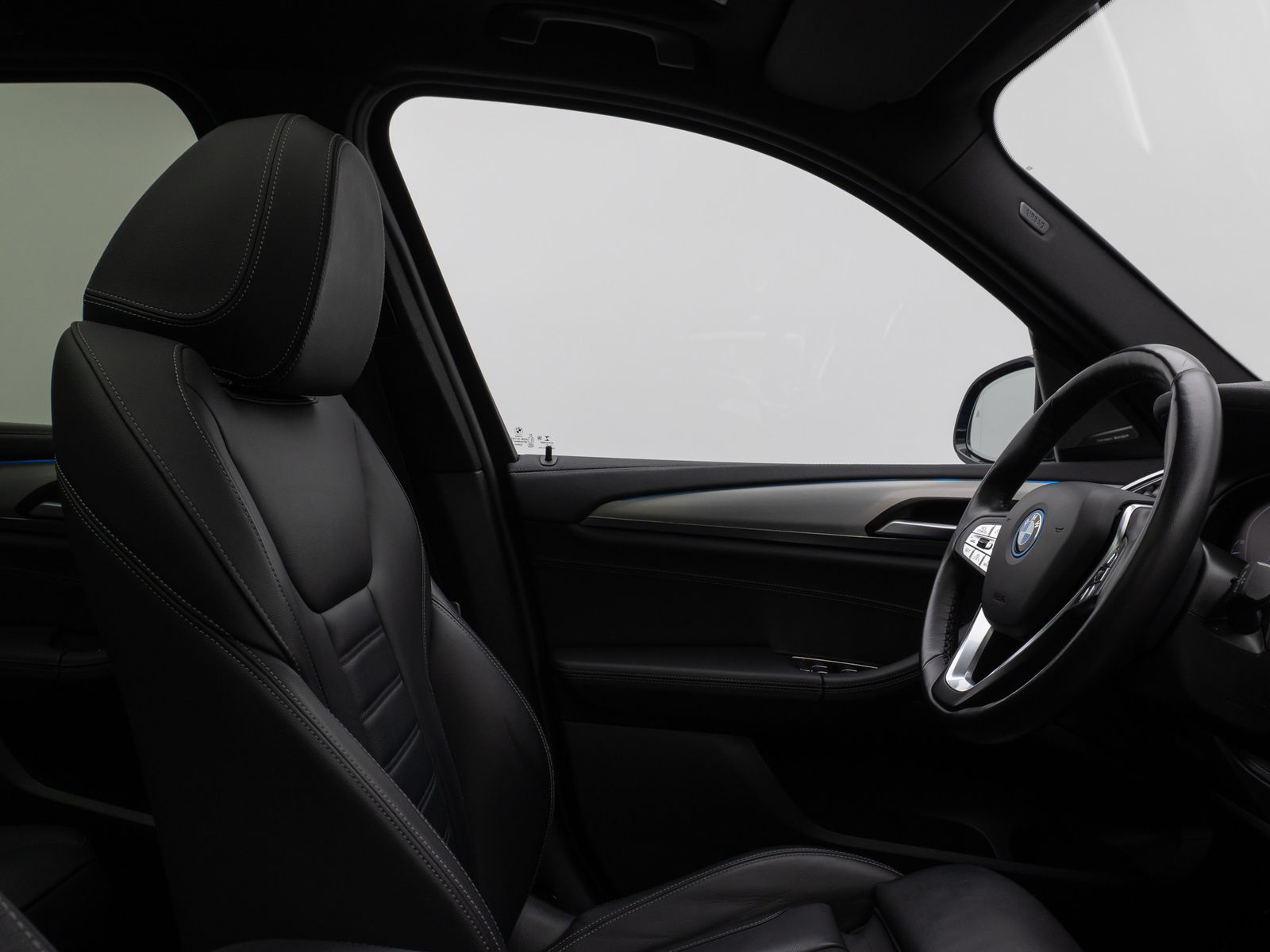 Fahrzeugabbildung BMW iX3 Impressive Panorama 360°HUD DAB H/K AHK Komf