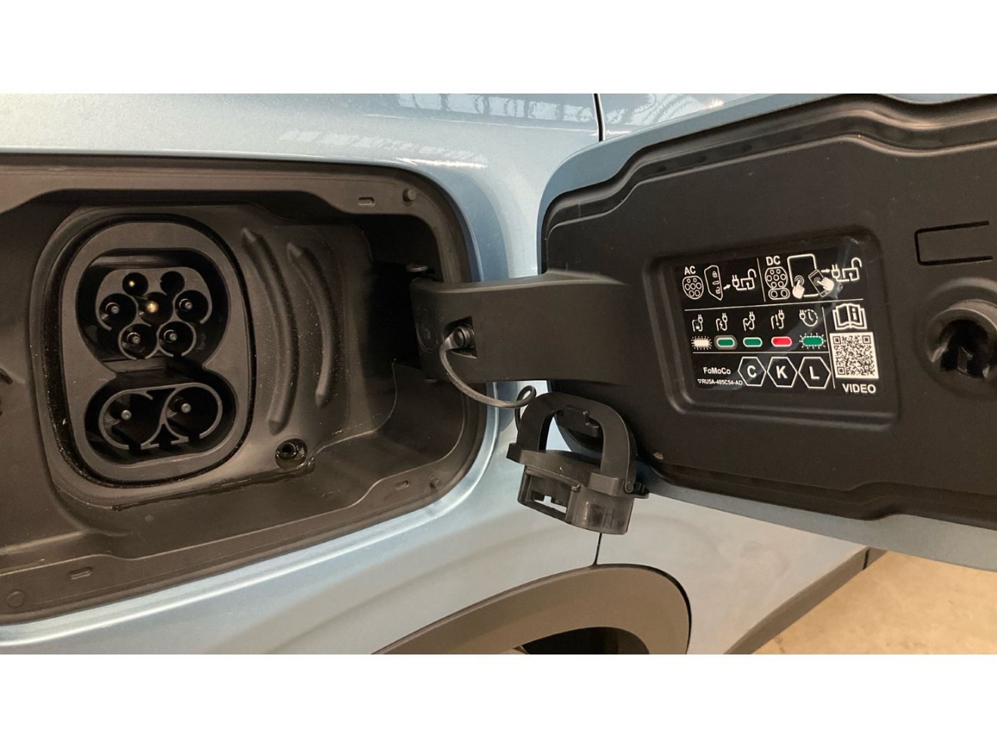 Fahrzeugabbildung Ford Explorer Premium AWD HUD Panorama Navi