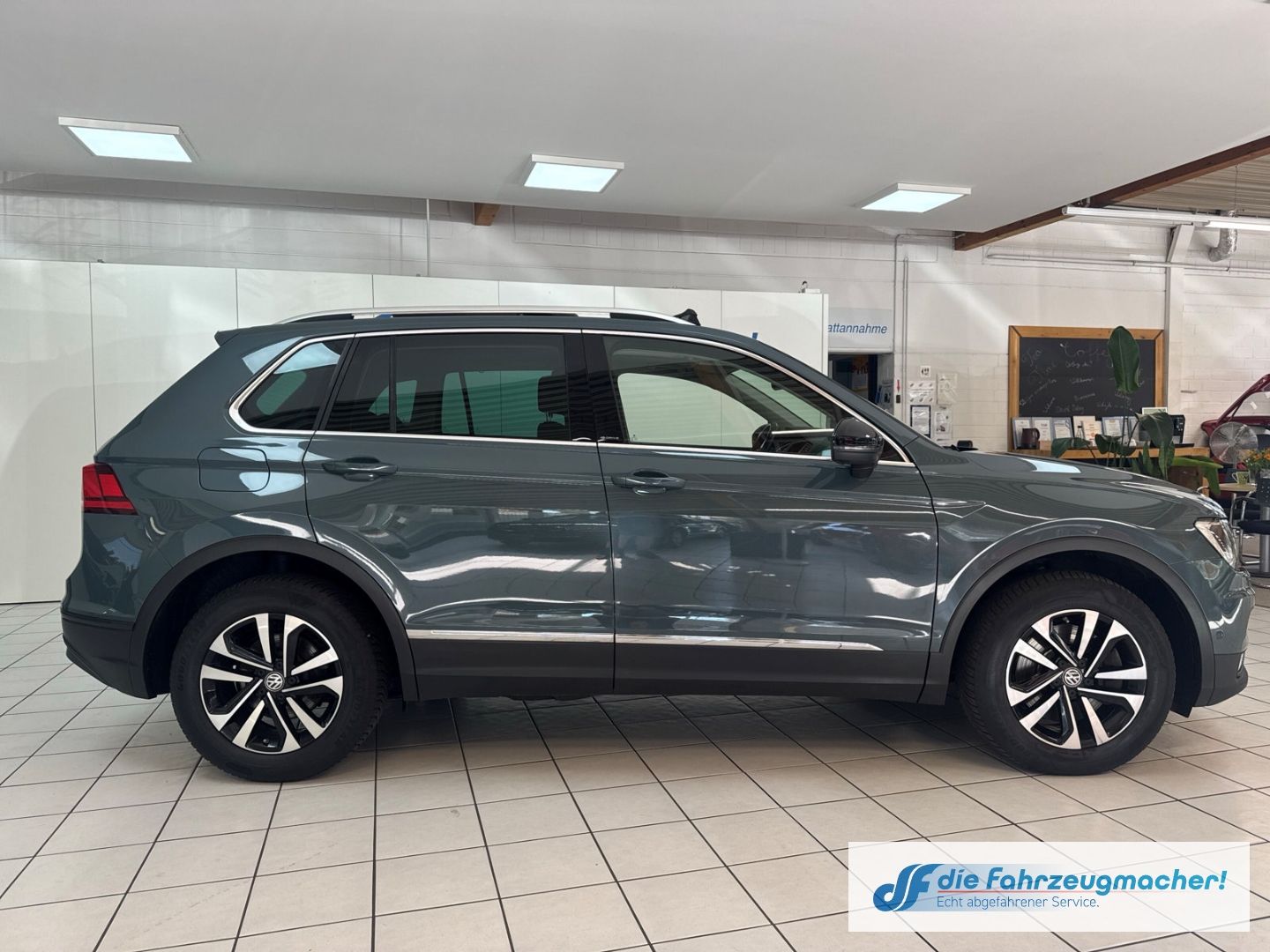 Fahrzeugabbildung Volkswagen Tiguan IQ.DRIVE Start-Stopp 4Motion StandHZG El