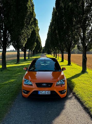 Ford Focus ST Electric Orange