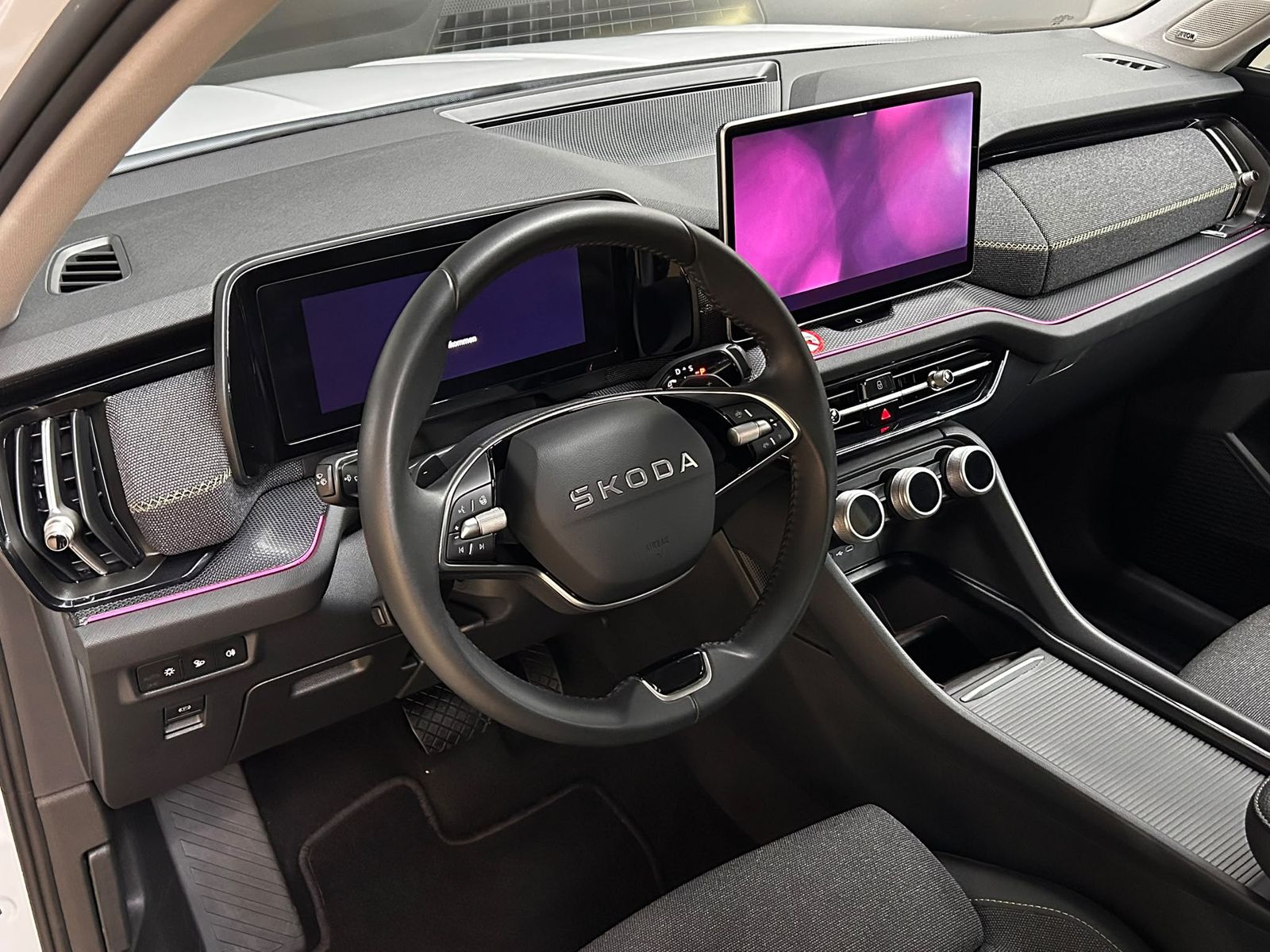 Fahrzeugabbildung SKODA Kodiaq 2.0 TDI DSG 4x4 Select 7SI+MEMO+LED++AHK+