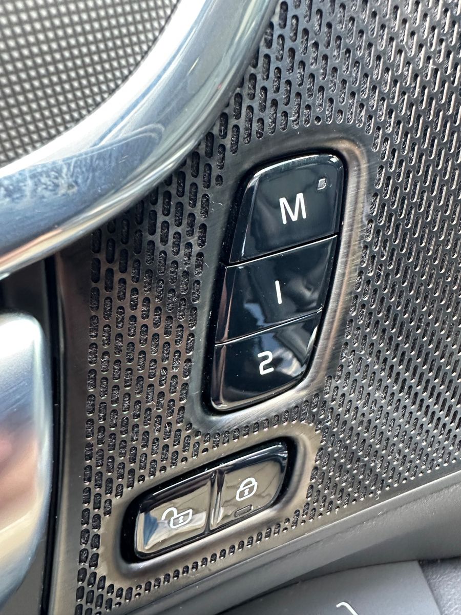 Fahrzeugabbildung Volvo V90 T8 Ultimate Dark NAV+LED+PANO+ACC+AHK+H&K+VC