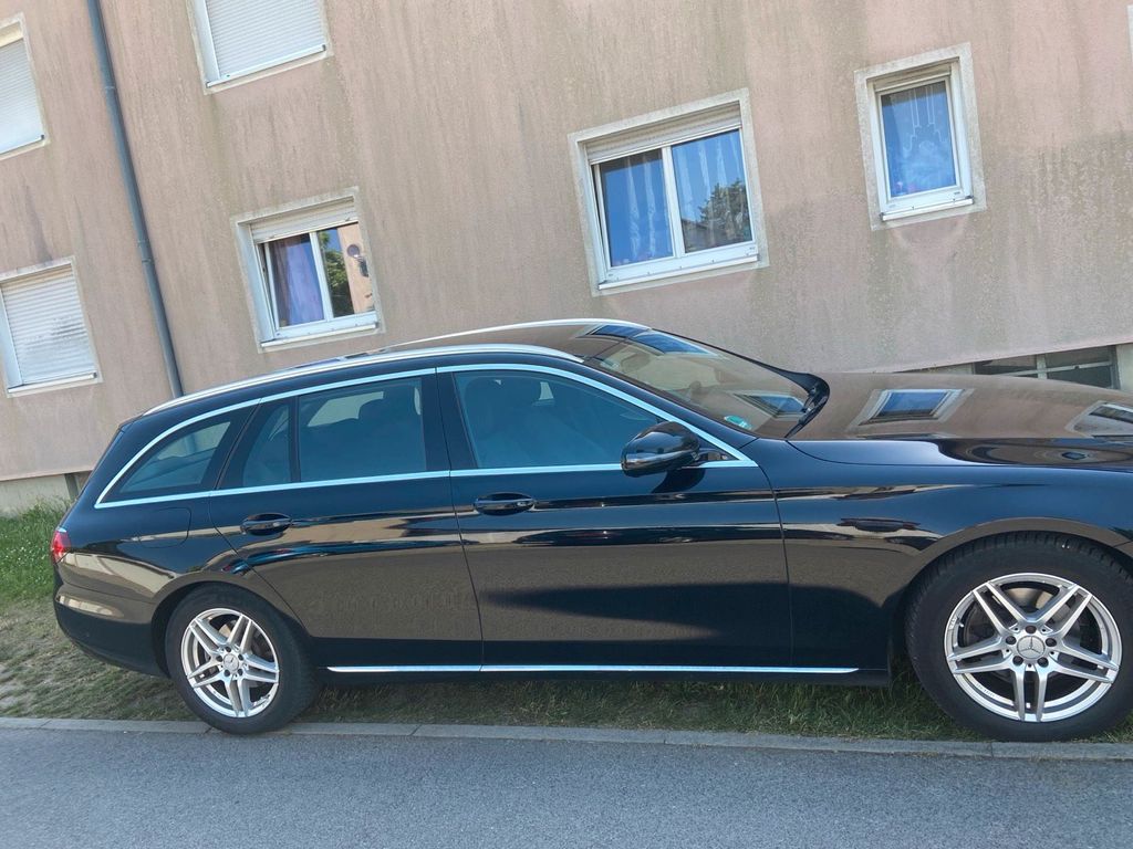 Image of Mercedes-Benz E 220