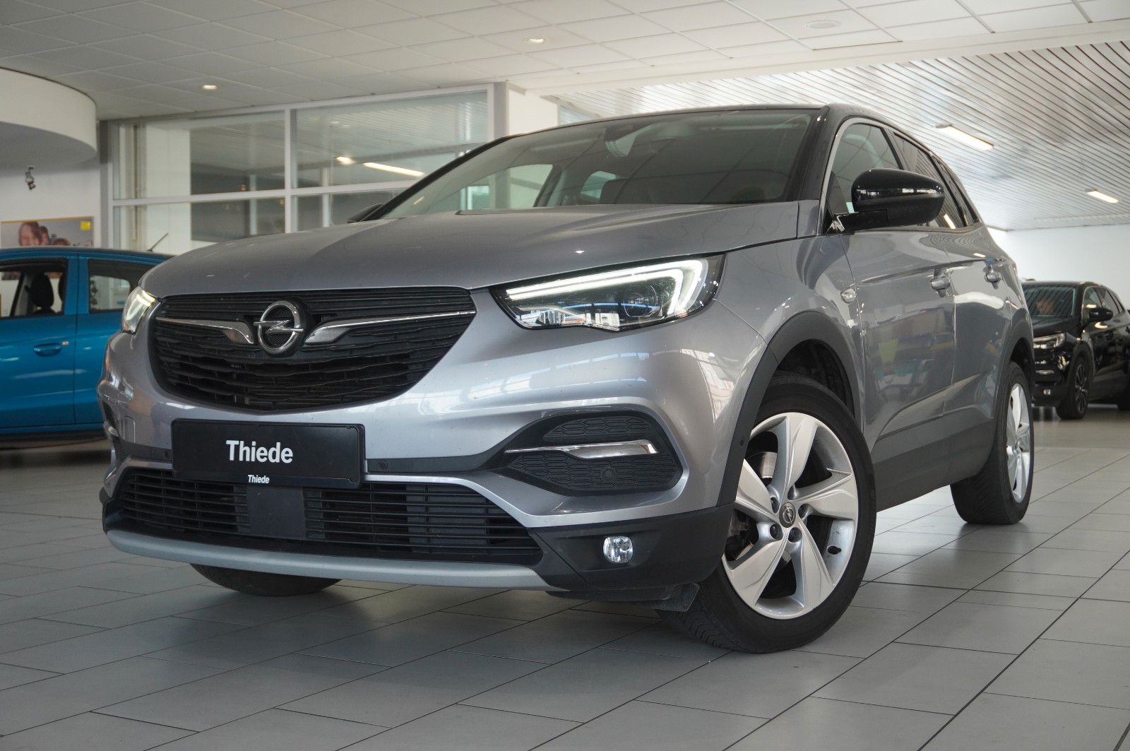Fahrzeugabbildung Opel Grandland (X) 1.2T INNOV. NAVI/LED/KAMERA/PANO.