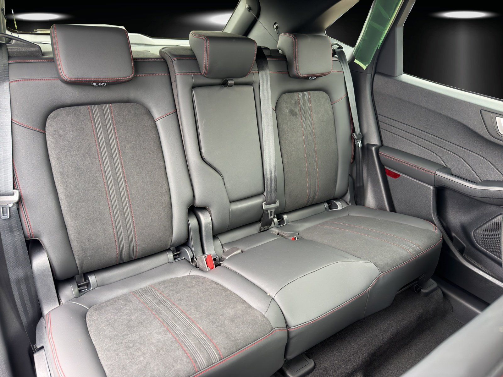 Fahrzeugabbildung Ford Kuga ST-Line X Black Package LED Matrix AHK ab.
