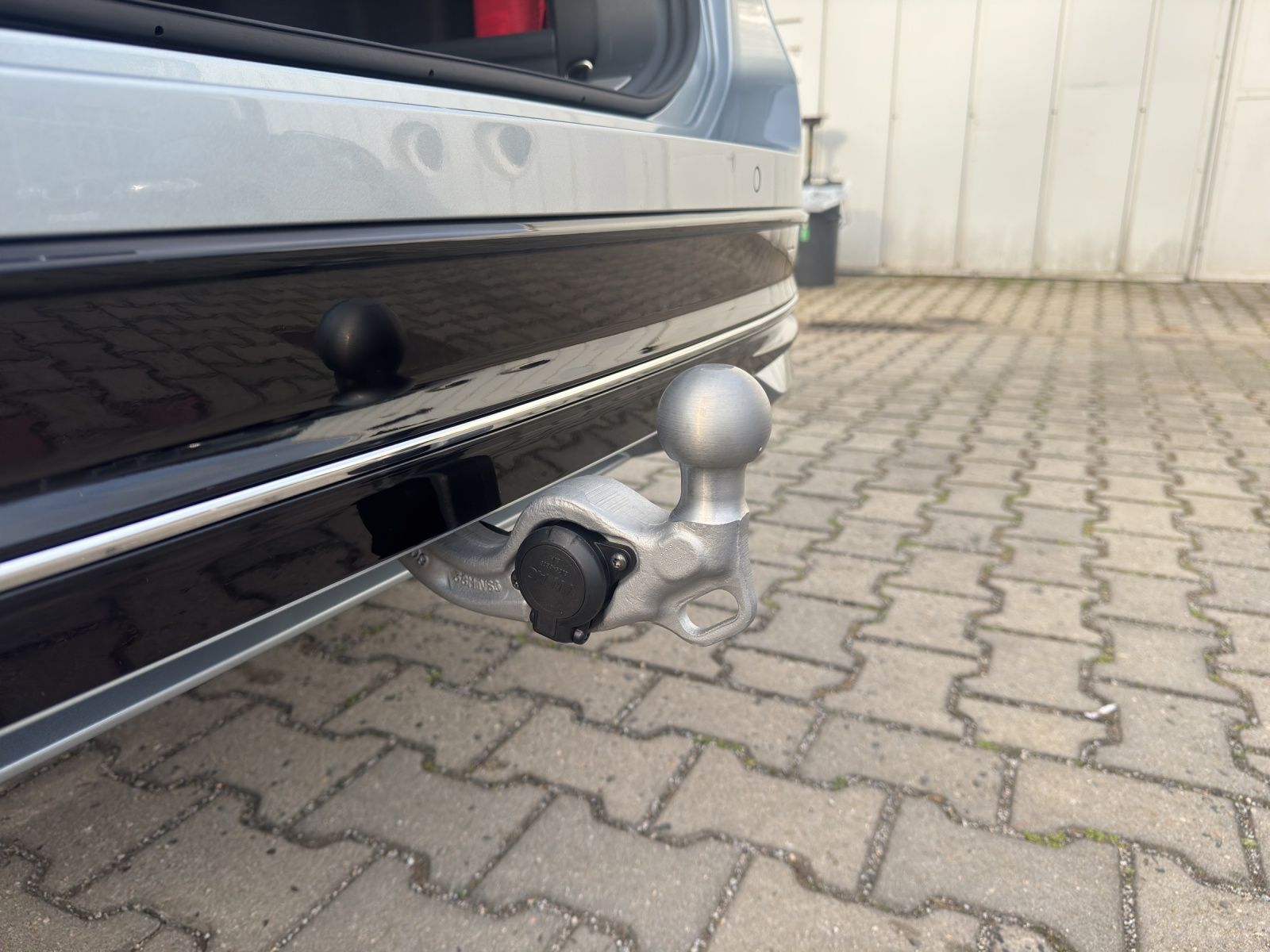 Fahrzeugabbildung Volkswagen Passat Elegance eHybrid IQ.Light ACC AHZV DAB+