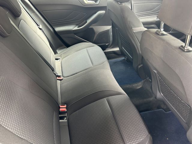 Fahrzeugabbildung Ford Focus  Cool & Connect+CarPlay+Kamera+NaviZB+BT