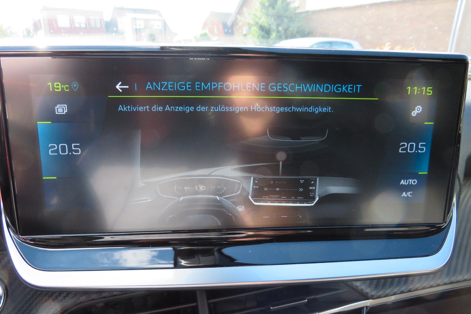 Fahrzeugabbildung Peugeot 2008 e- Allure Pack NAVI KAMERA ACC PDC SITZH 1H
